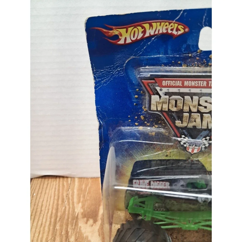 Hot Wheels Monster Jam Grave Digger 2005 #1 NIB, Bad Card.